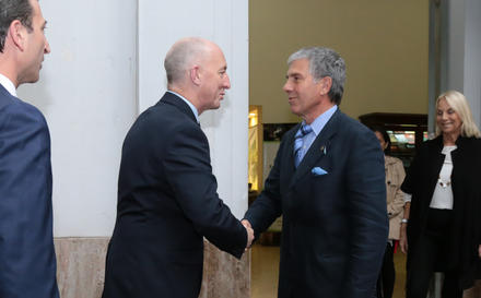 Mark Kent, Embajador del Reino Unido, con el presidente de Fundación Miguel Lillo, José Frías Silva