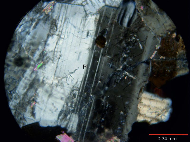 Archivo:111-Plagioclasa c nicoles.jpg