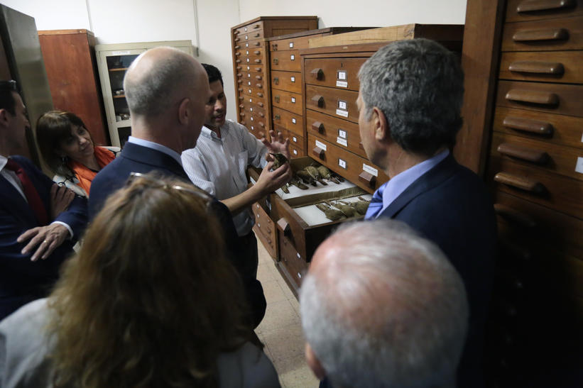 Visita del embajador del Reino Unido a Fundación Miguel Lillo. Fotos: Fundación Miguel Lillo (Jorge Araóz)