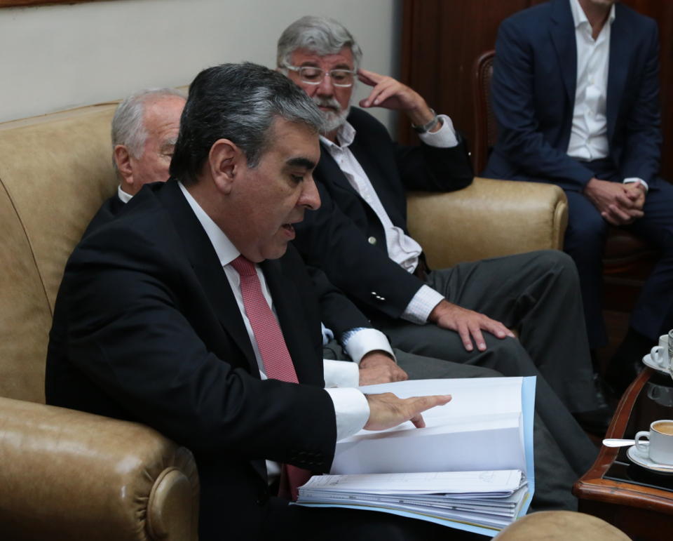 El intendente capitalino, Germán Alfaro, recorrió la Biblioteca, los Museos, el Jardín Botánico y la Colección Shipton de la FML.