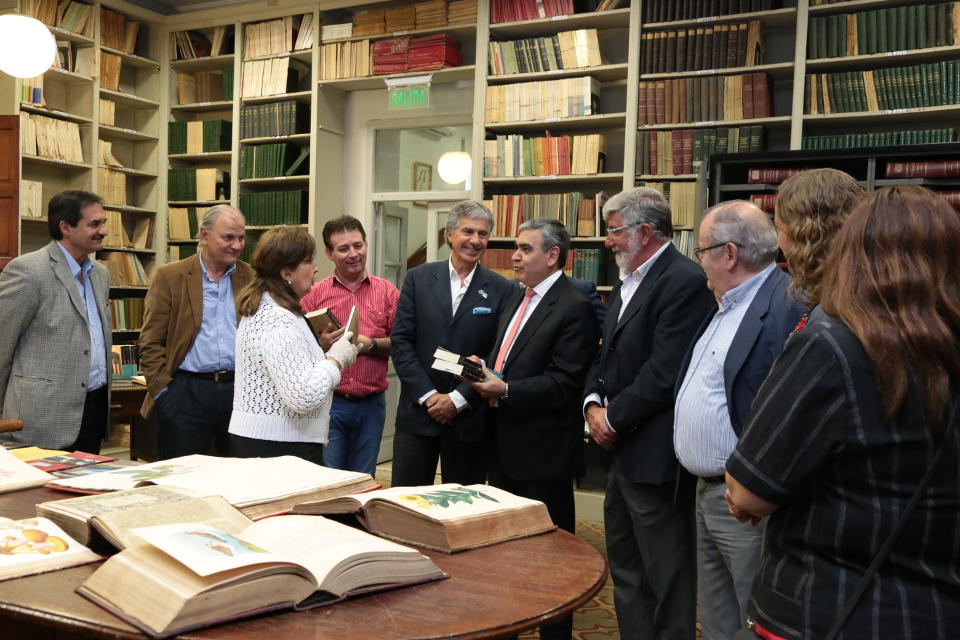 El intendente capitalino, Germán Alfaro, recorrió la Biblioteca, los Museos, el Jardín Botánico y la Colección Shipton de la FML.