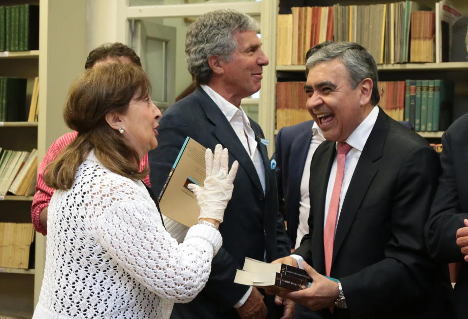 El intendente capitalino, Germán Alfaro, recorrió la Biblioteca, los Museos, el Jardín Botánico y la Colección Shipton de la FML.