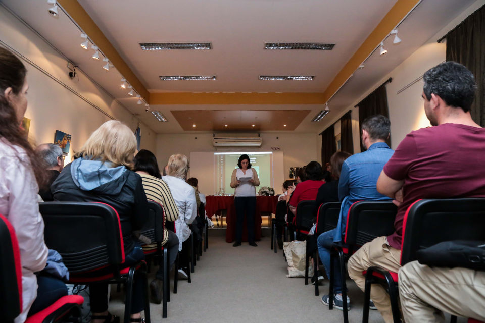 Elisa Fanjul (Inst. de Vertebrados FML) presentó a las autoras del libro en el Microcine de la Fundación.