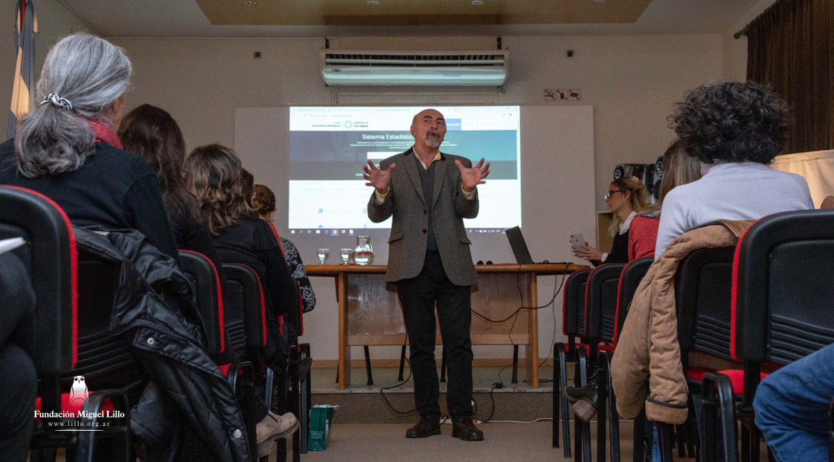 El Dr. Julio Saguir, Secretario de Gestión Pública y Planeamiento de la provincia, realizó la ponencia en el microcine de la Fundación Miguel Lillo