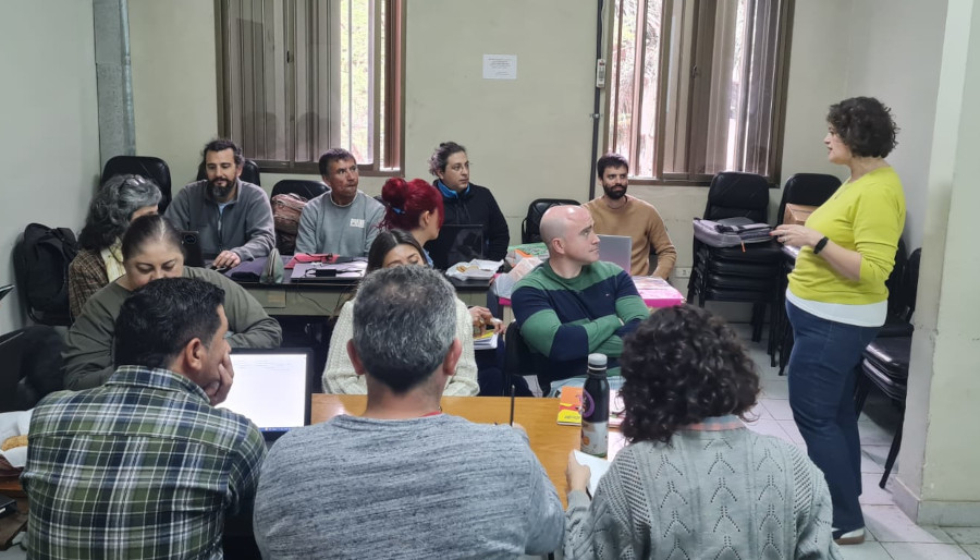 La Dra. Anabela Plos durante la capacitación "Gestión digital de las Colecciones Biológicas".