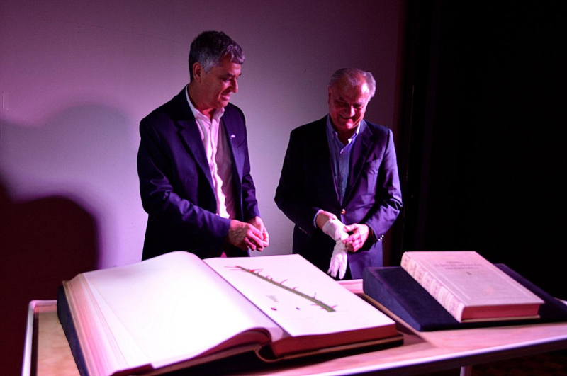 La FML transfirió libros de edición propia a la Casa de Tucumán de CABA, entre ellos, su mayor obra científica 