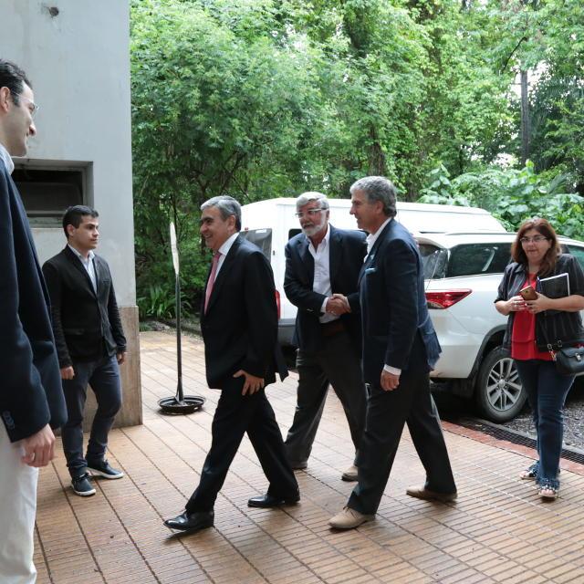 El intendente capitalino, Germán Alfaro, recorrió la Biblioteca, los Museos, el Jardín Botánico y la Colección Shipton de la FML.