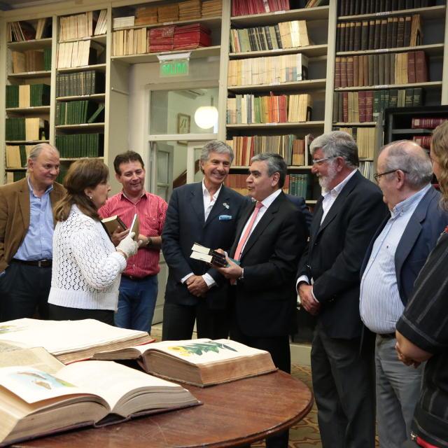 El intendente capitalino, Germán Alfaro, recorrió la Biblioteca, los Museos, el Jardín Botánico y la Colección Shipton de la FML.