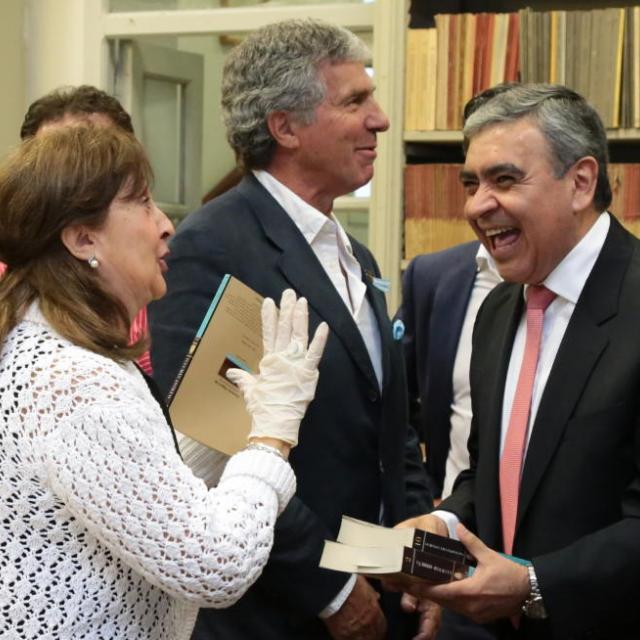 El intendente capitalino, Germán Alfaro, recorrió la Biblioteca, los Museos, el Jardín Botánico y la Colección Shipton de la FML.