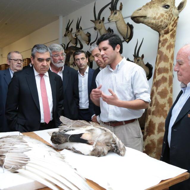 El intendente capitalino, Germán Alfaro, recorrió la Biblioteca, los Museos, el Jardín Botánico y la Colección Shipton de la FML.