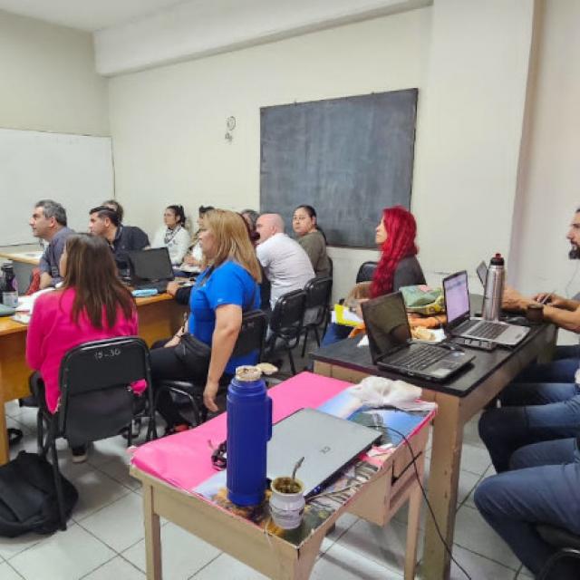 La Dra. Anabela Plos durante la capacitación "Gestión digital de las Colecciones Biológicas"