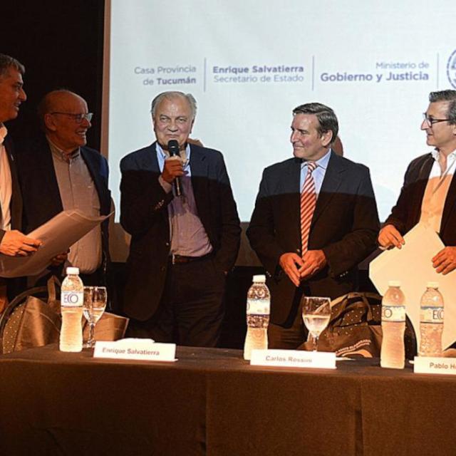 La FML transfirió libros de edición propia a la Casa de Tucumán de CABA, entre ellos, su mayor obra científica