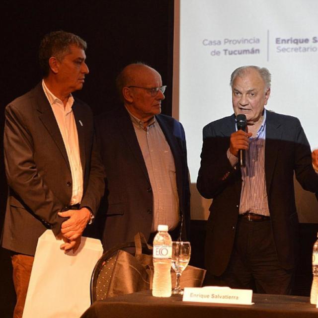 La FML transfirió libros de edición propia a la Casa de Tucumán de CABA, entre ellos, su mayor obra científica