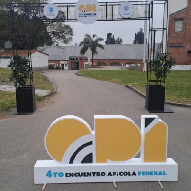 La Fundación Miguel Lillo participó del 4° Encuentro Apícola Federal en Tucumán